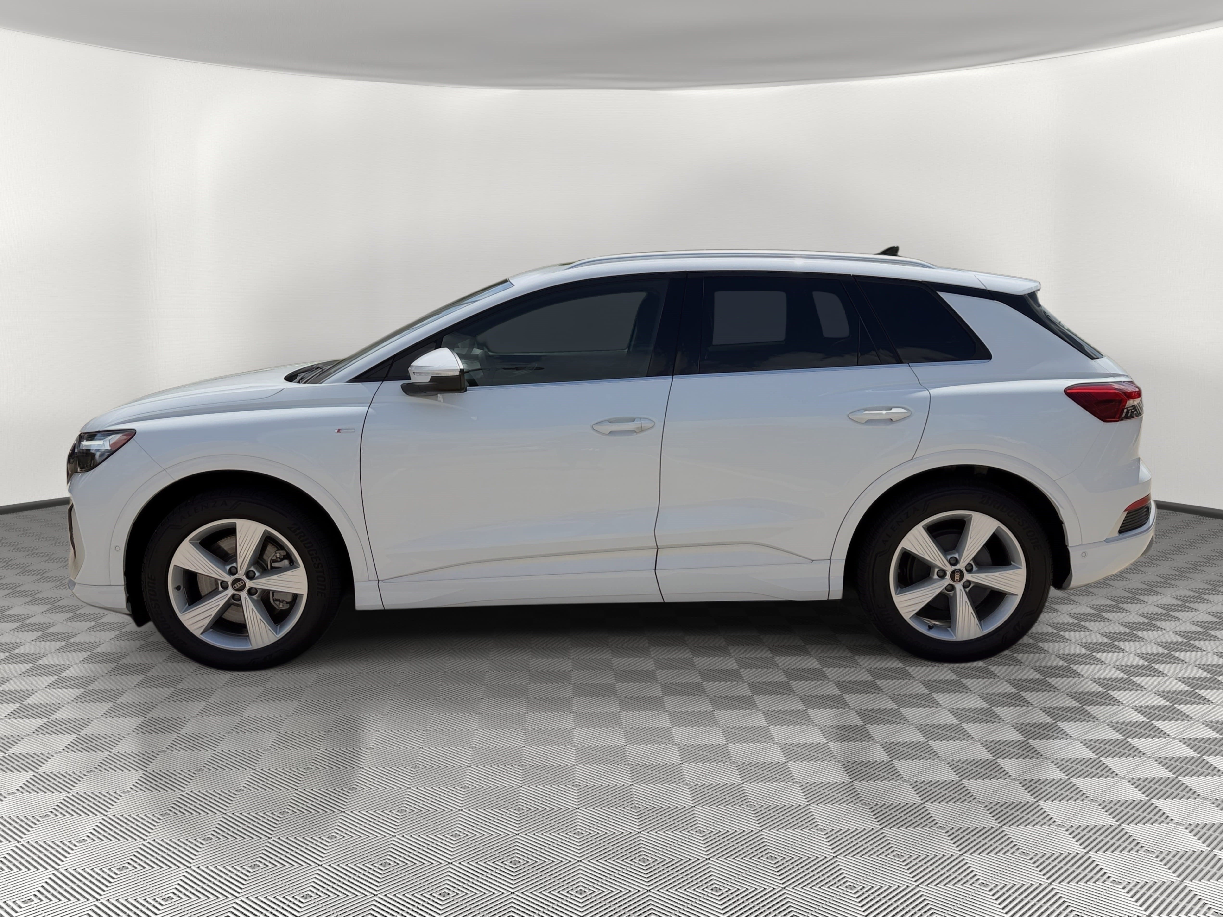 Certified 2024 Audi Q4 e-tron Premium Plus w/ Premium Plus AWD/4WD image 2