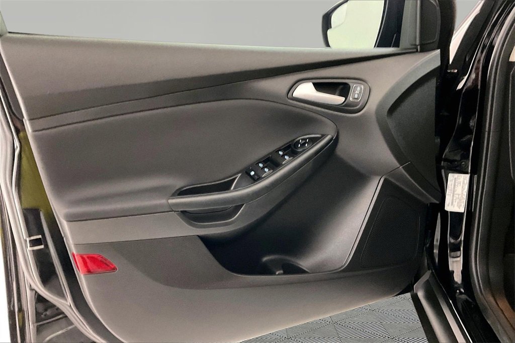 Used 2018 Ford Focus SE image 17