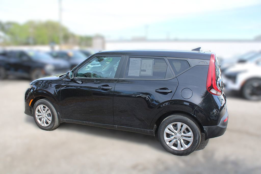 Used 2021 Kia Soul LX image 12
