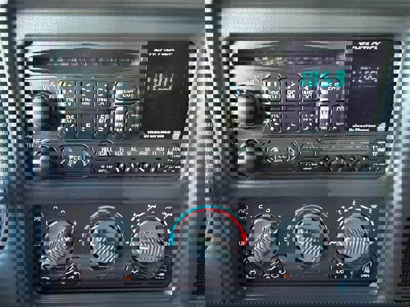 Used 2002 Chevrolet Avalanche 2WD image 28