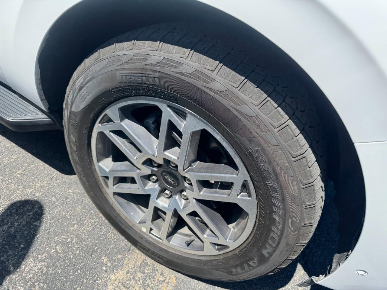 Used 2025 Ford Expedition Active AWD/4WD image 5