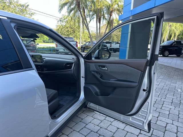 Used 2022 Nissan Rogue SV FWD image 23