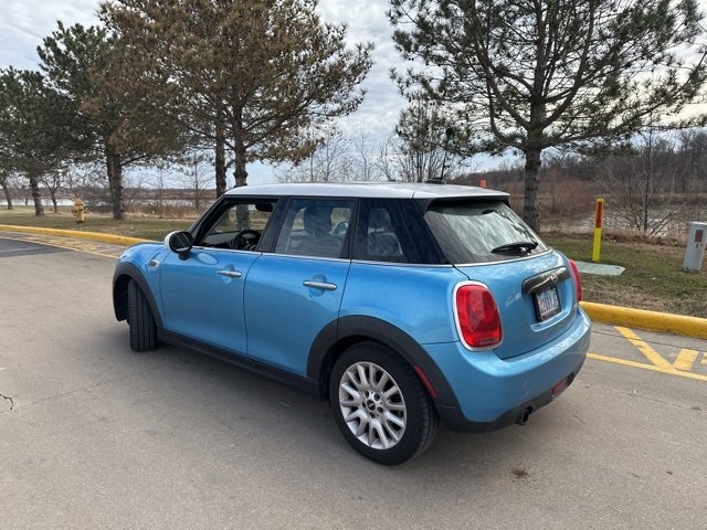 Used 2016 MINI Cooper 4-Door Hardtop image 2