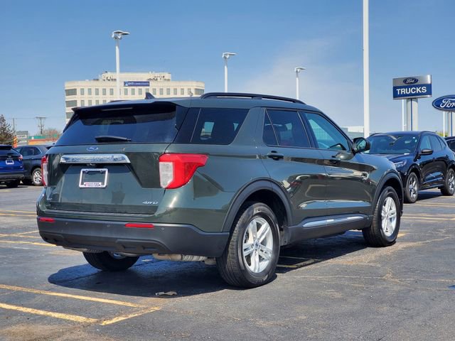 Used 2024 Ford Explorer XLT AWD/4WD image 3