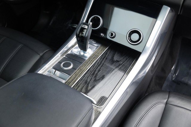 Used 2018 Land Rover Range Rover Sport SE image 18