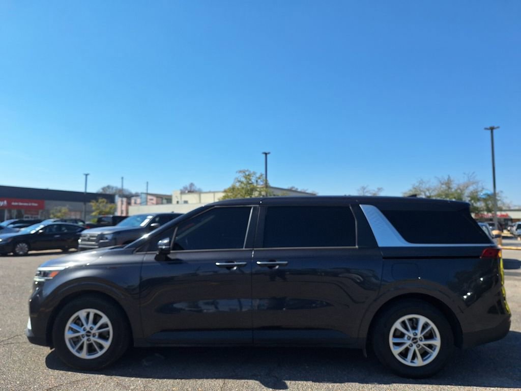 Used 2023 Kia Carnival LX image 9