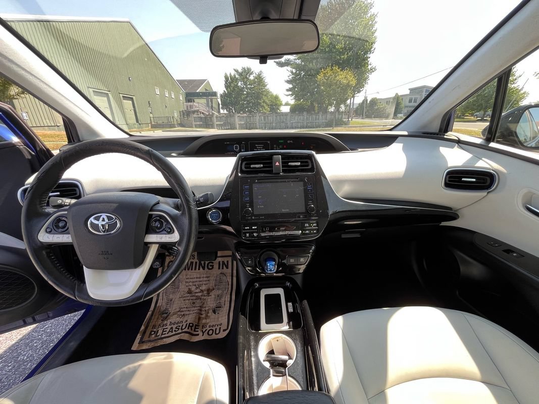 Used 2016 Toyota Prius Three Touring FWD image 15