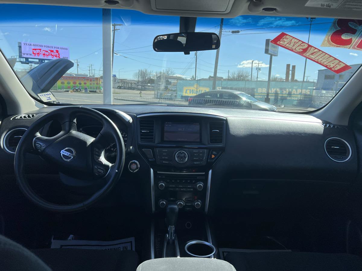 Used 2013 Nissan Pathfinder SV AWD/4WD image 9