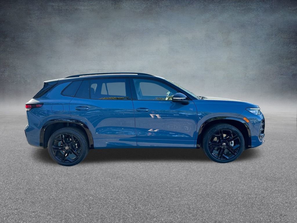 New 2025 Volkswagen Tiguan SE R-Line image 32