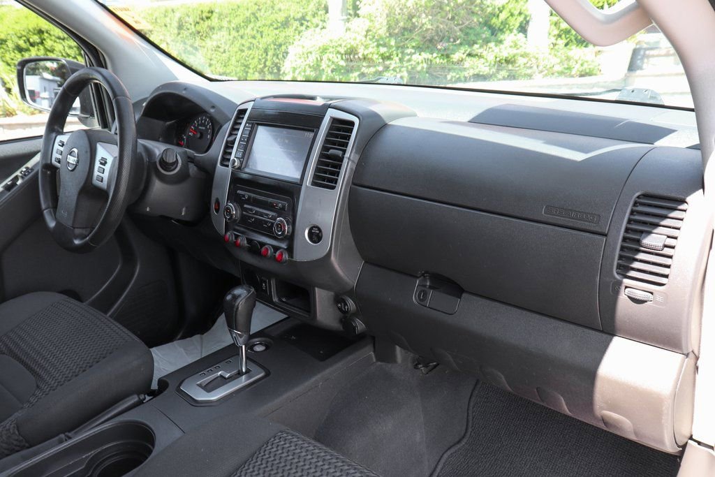 Used 2020 Nissan Frontier SV image 31