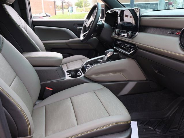 Certified 2025 Chevrolet Colorado ZR2 w/ Technology Package image 9