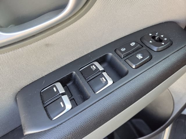 Used 2017 Kia Soul + FWD image 7