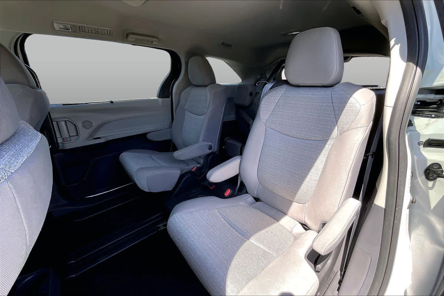 Certified 2022 Toyota Sienna LE FWD image 20