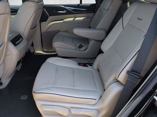 Used 2023 Cadillac Escalade Premium Luxury w/ Performance Package AWD/4WD image 28