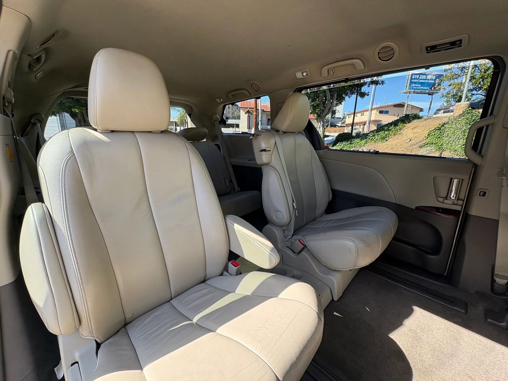 Used 2012 Toyota Sienna XLE FWD image 16