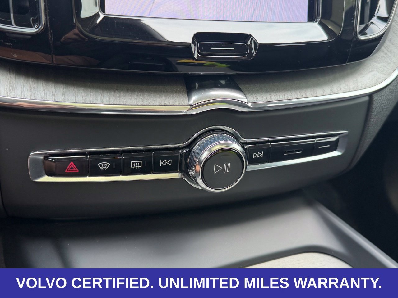 Certified 2025 Volvo XC60 B5 Plus AWD/4WD image 24