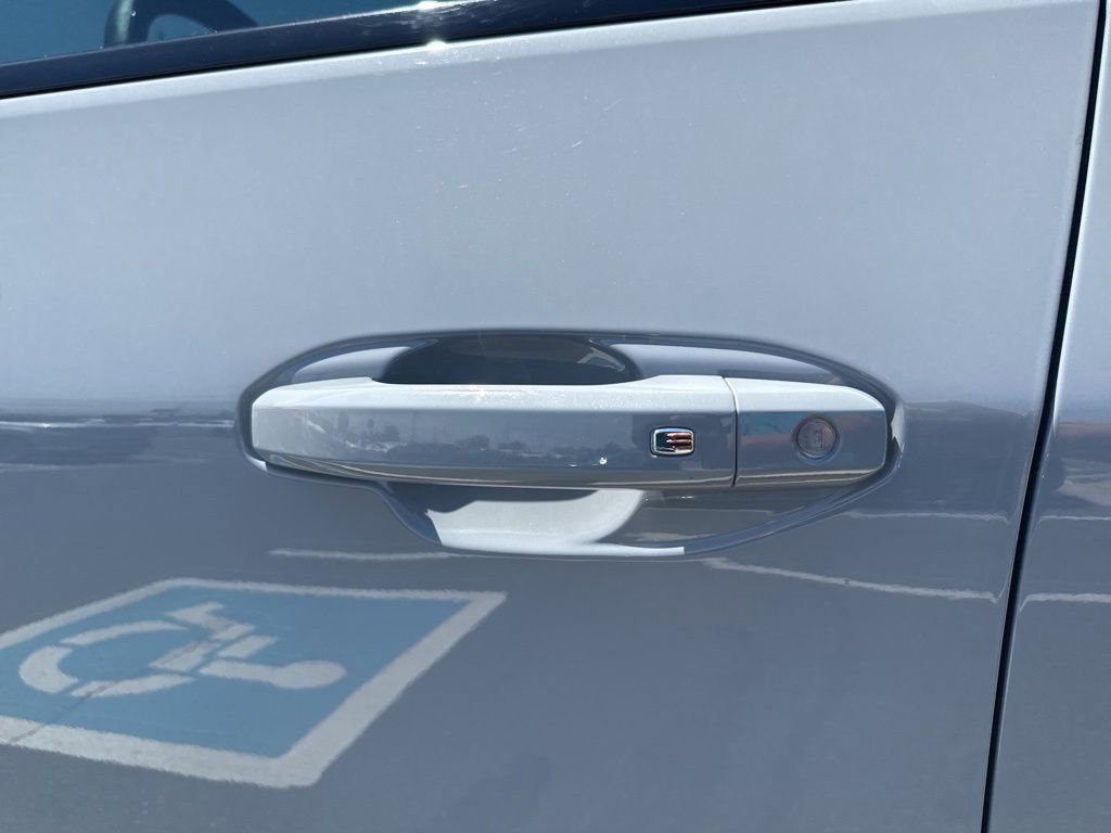Used 2025 GMC Sierra EV Denali AWD/4WD image 14