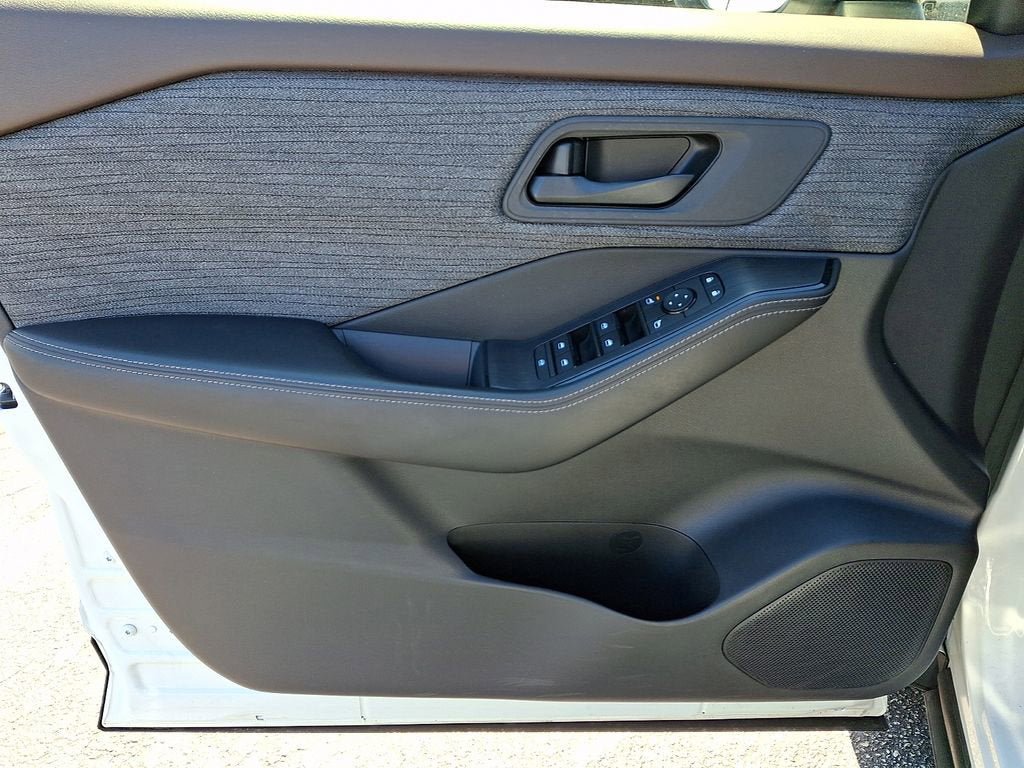 Used 2021 Nissan Rogue S AWD/4WD image 14