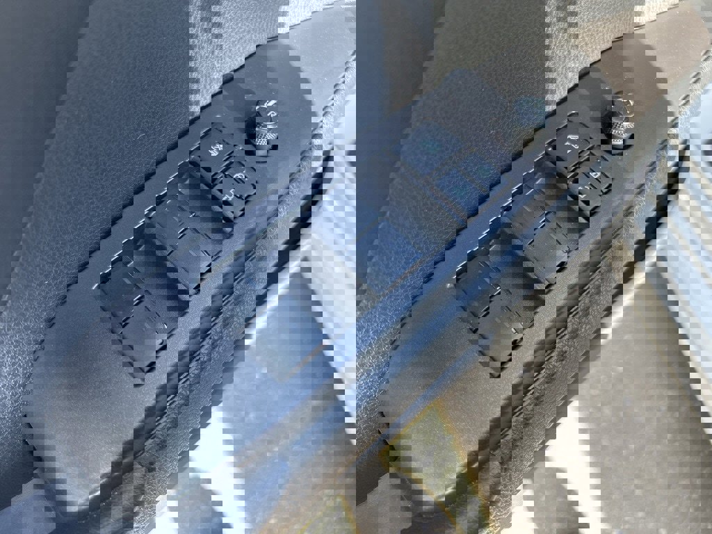 Used 2024 Toyota Camry SE image 15