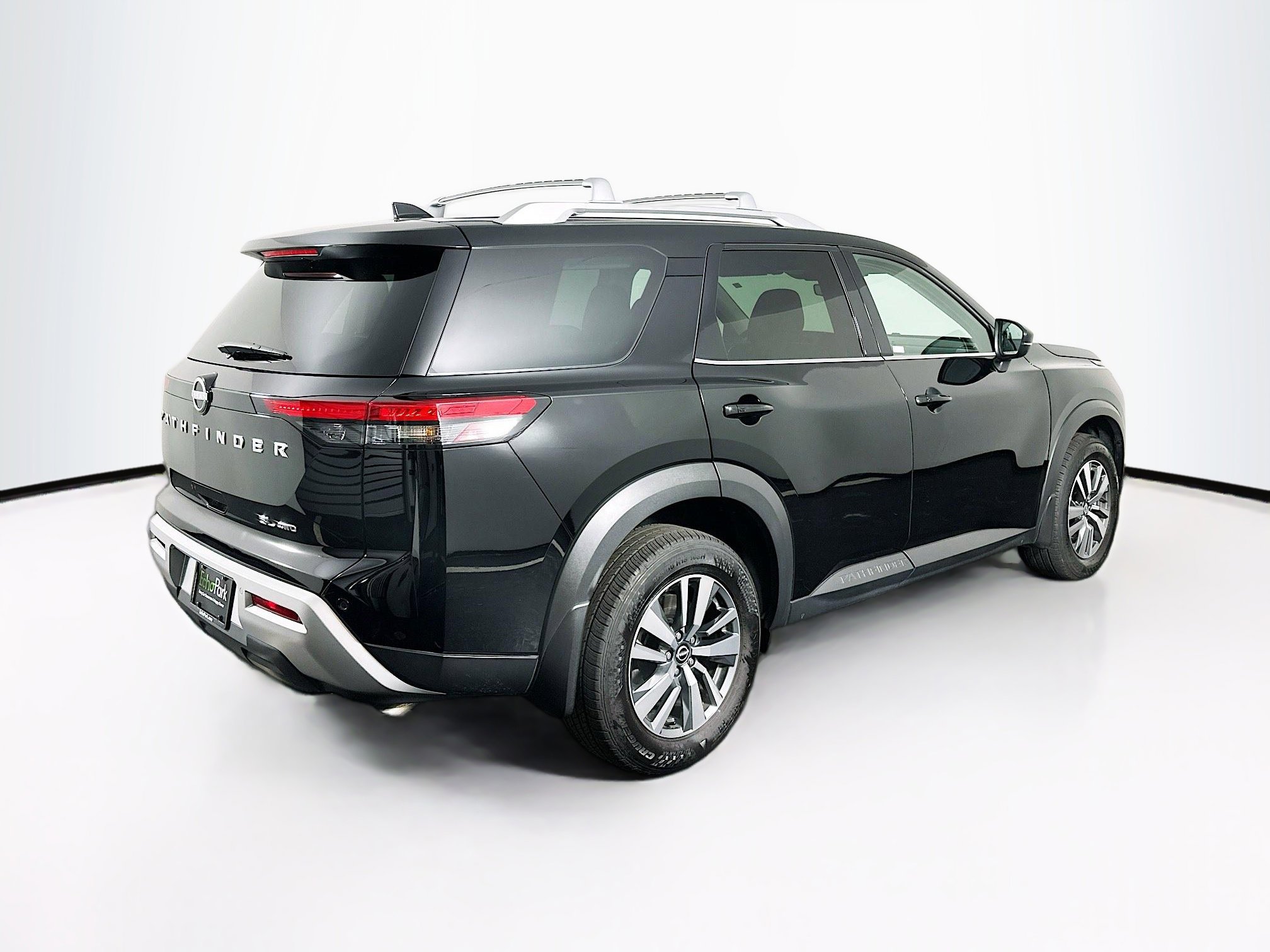 Used 2025 Nissan Pathfinder SL image 9