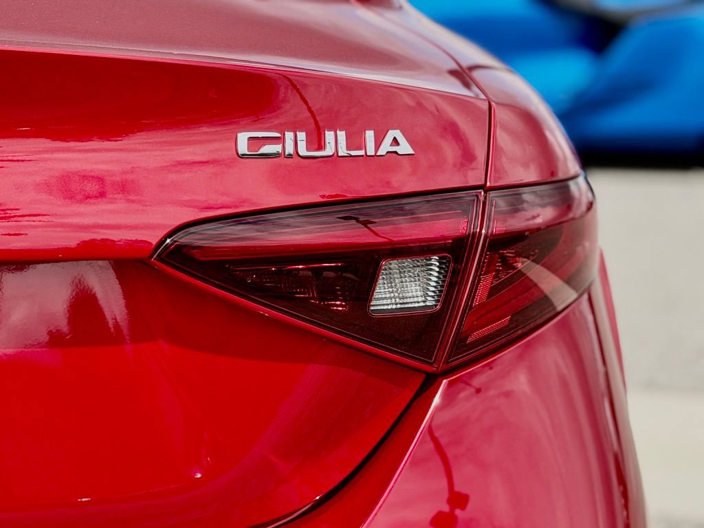 Used 2023 Alfa Romeo Giulia Veloce RWD image 12