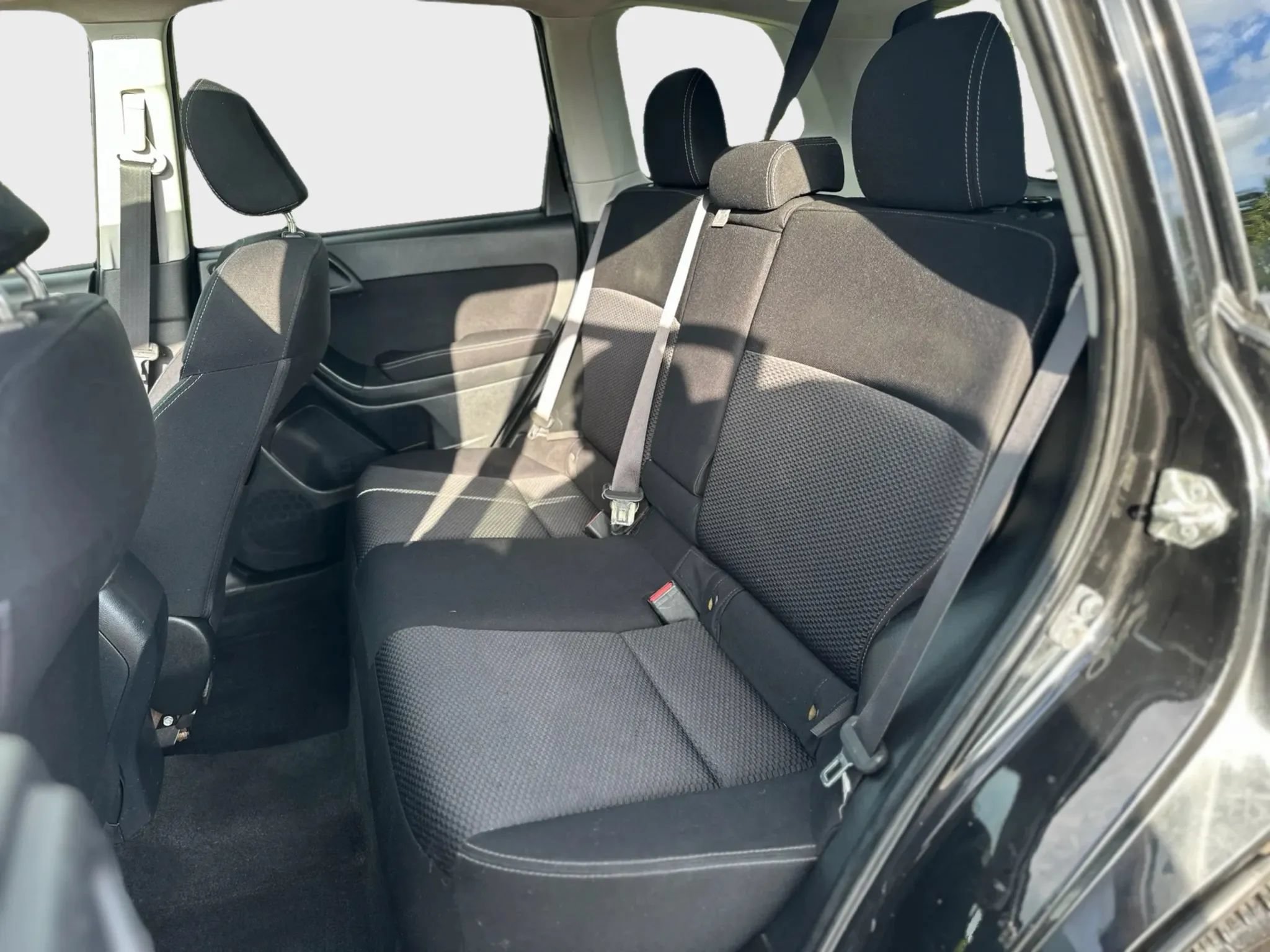Used 2015 Subaru Forester 2.5i Premium w/ All-Weather Package AWD/4WD image 23