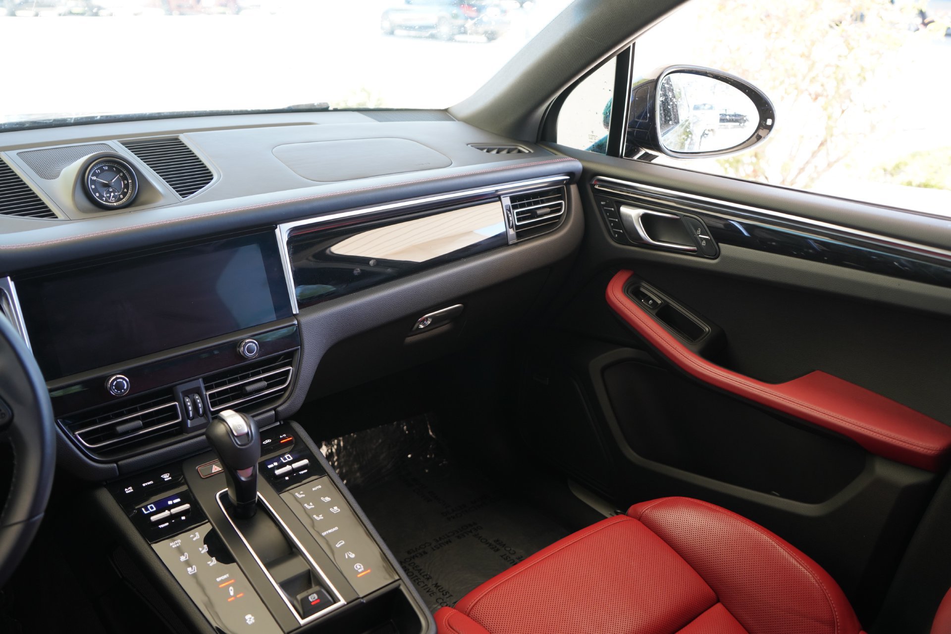 Used 2024 Porsche Macan S AWD/4WD image 28