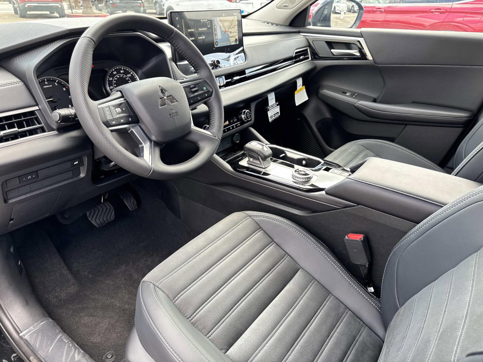 New 2025 Mitsubishi Outlander SE image 14