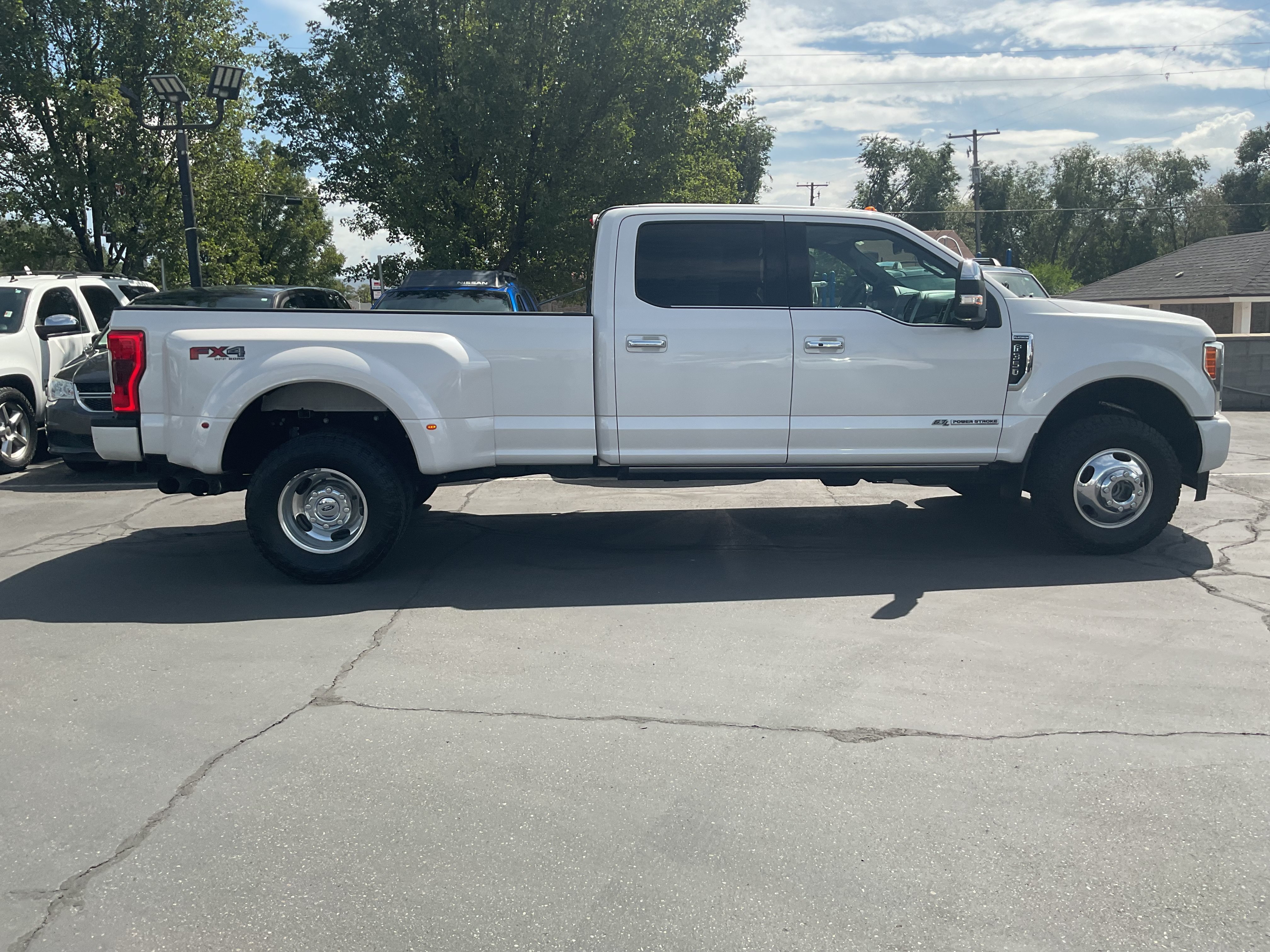 Used 2019 Ford F350 Platinum w/ Platinum Ultimate Package AWD/4WD image 4