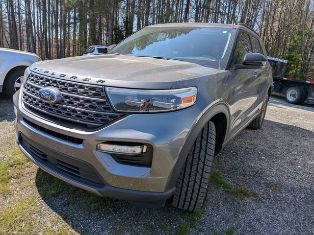 Used 2022 Ford Explorer XLT w/ Equipment Group 202A image 3