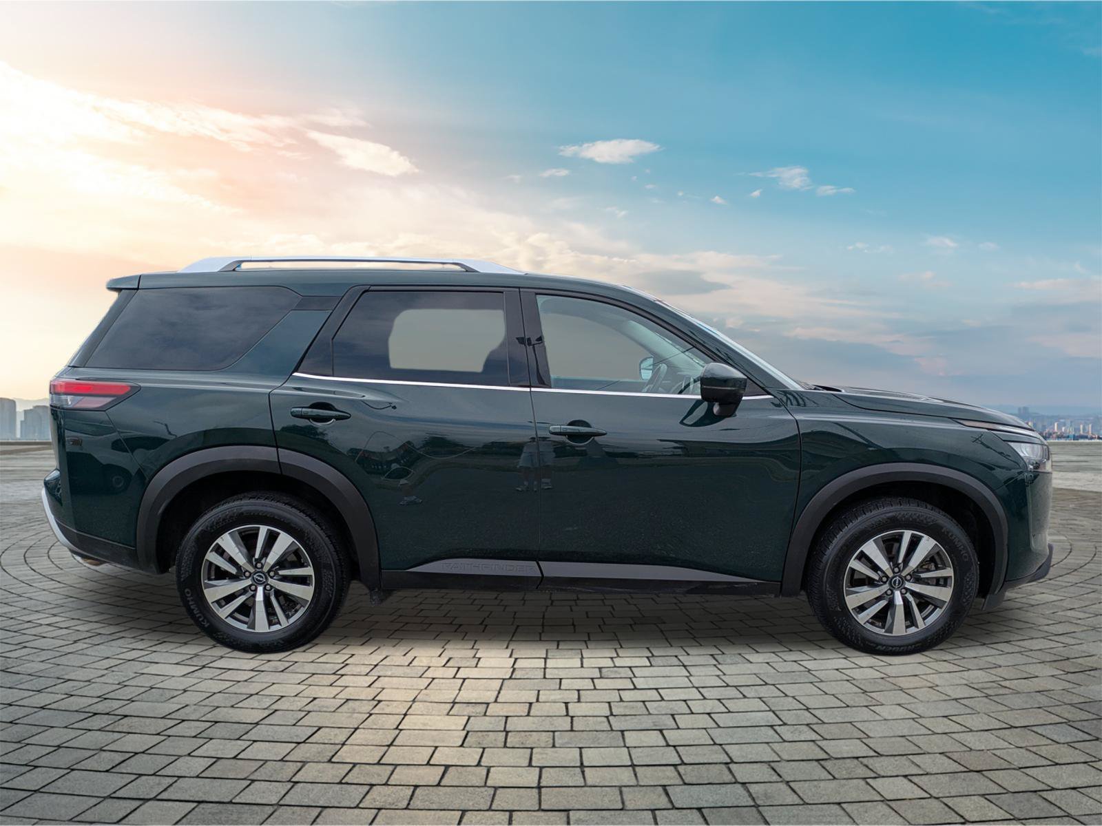 Certified 2025 Nissan Pathfinder SL AWD/4WD image 4