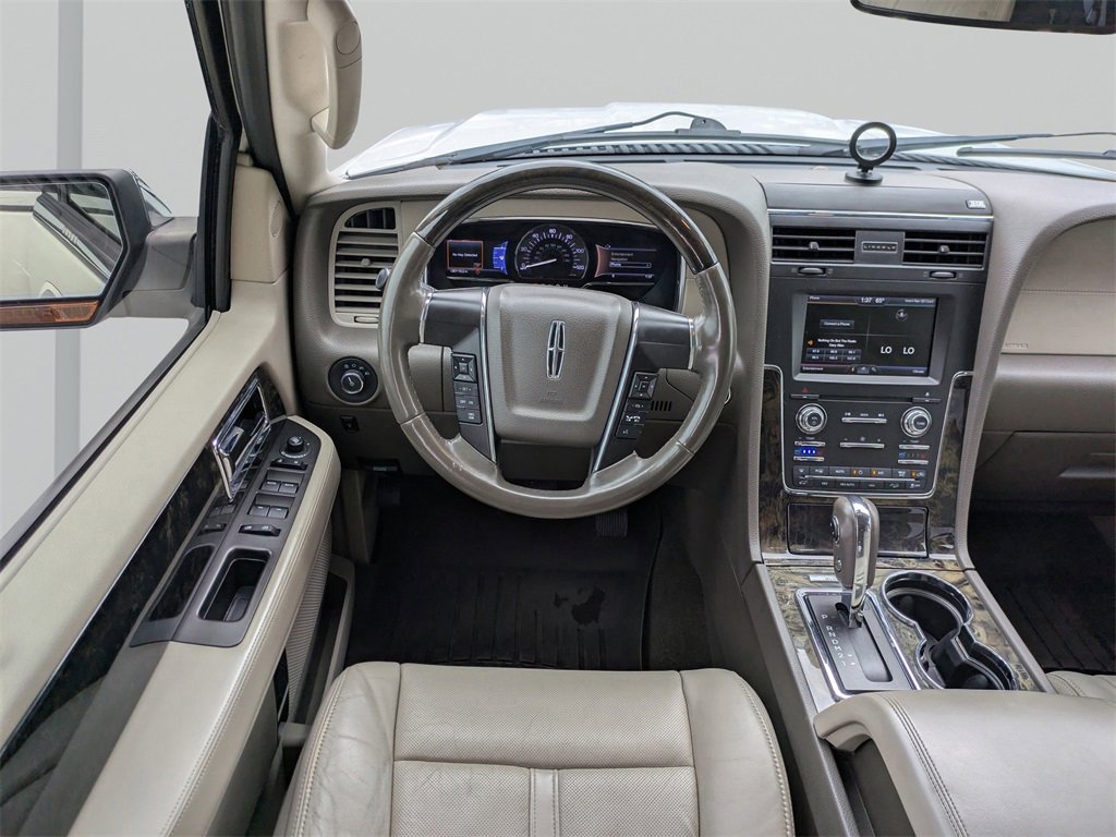 Used 2015 Lincoln Navigator L 4WD image 18