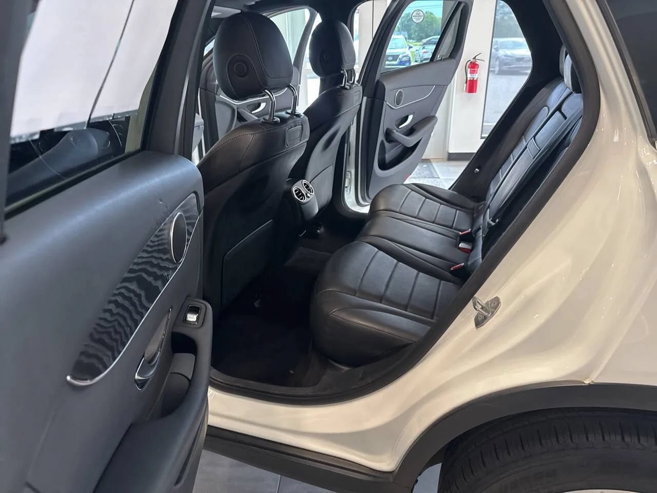 Used 2018 Mercedes-Benz GLC 300 4MATIC w/ Premium Package image 25