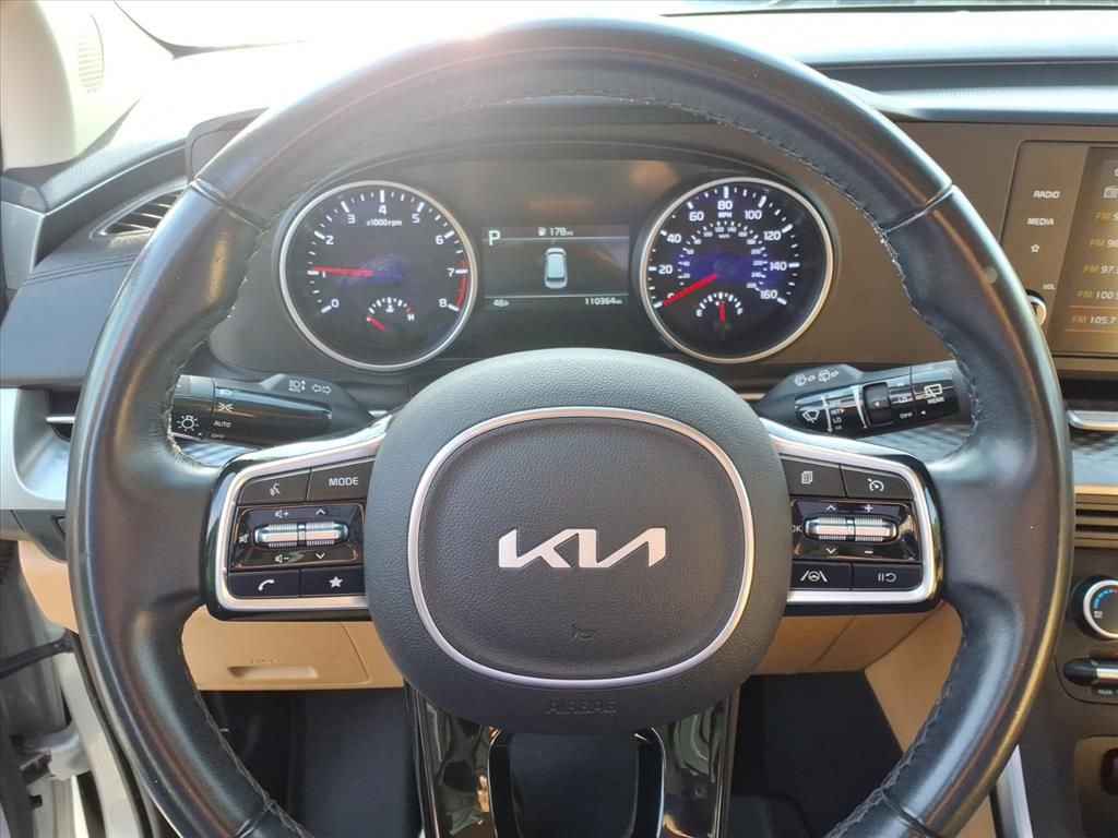 Used 2022 Kia Carnival LX image 28