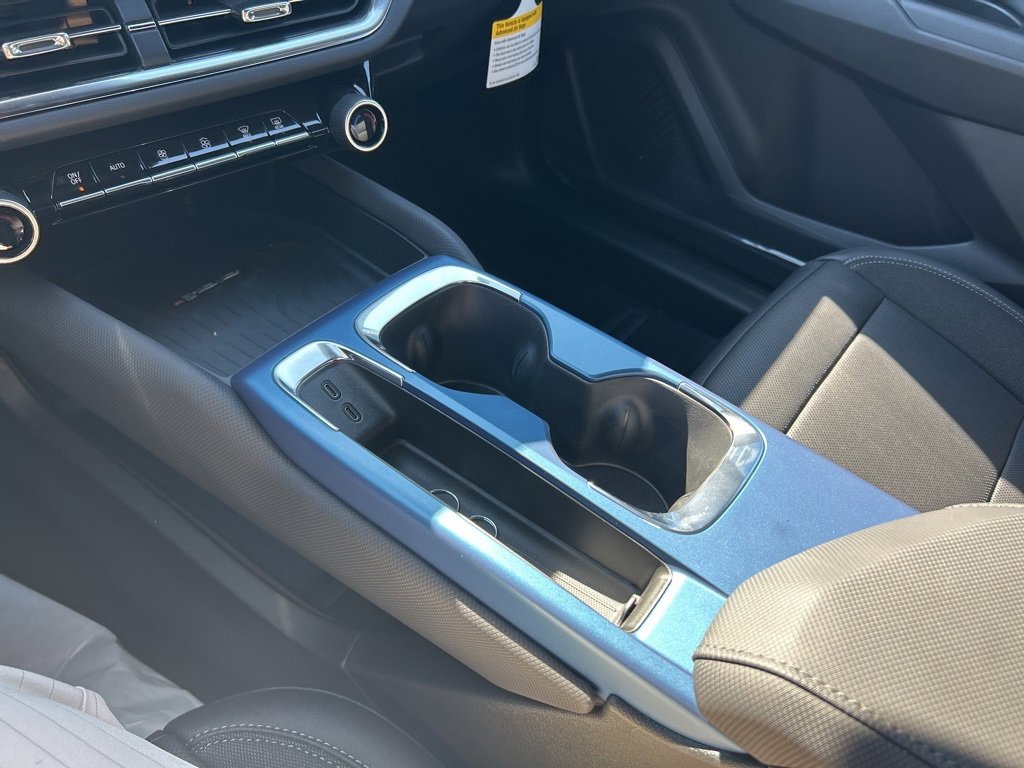 Used 2025 Chevrolet Equinox EV LT w/ Convenience Package II image 26