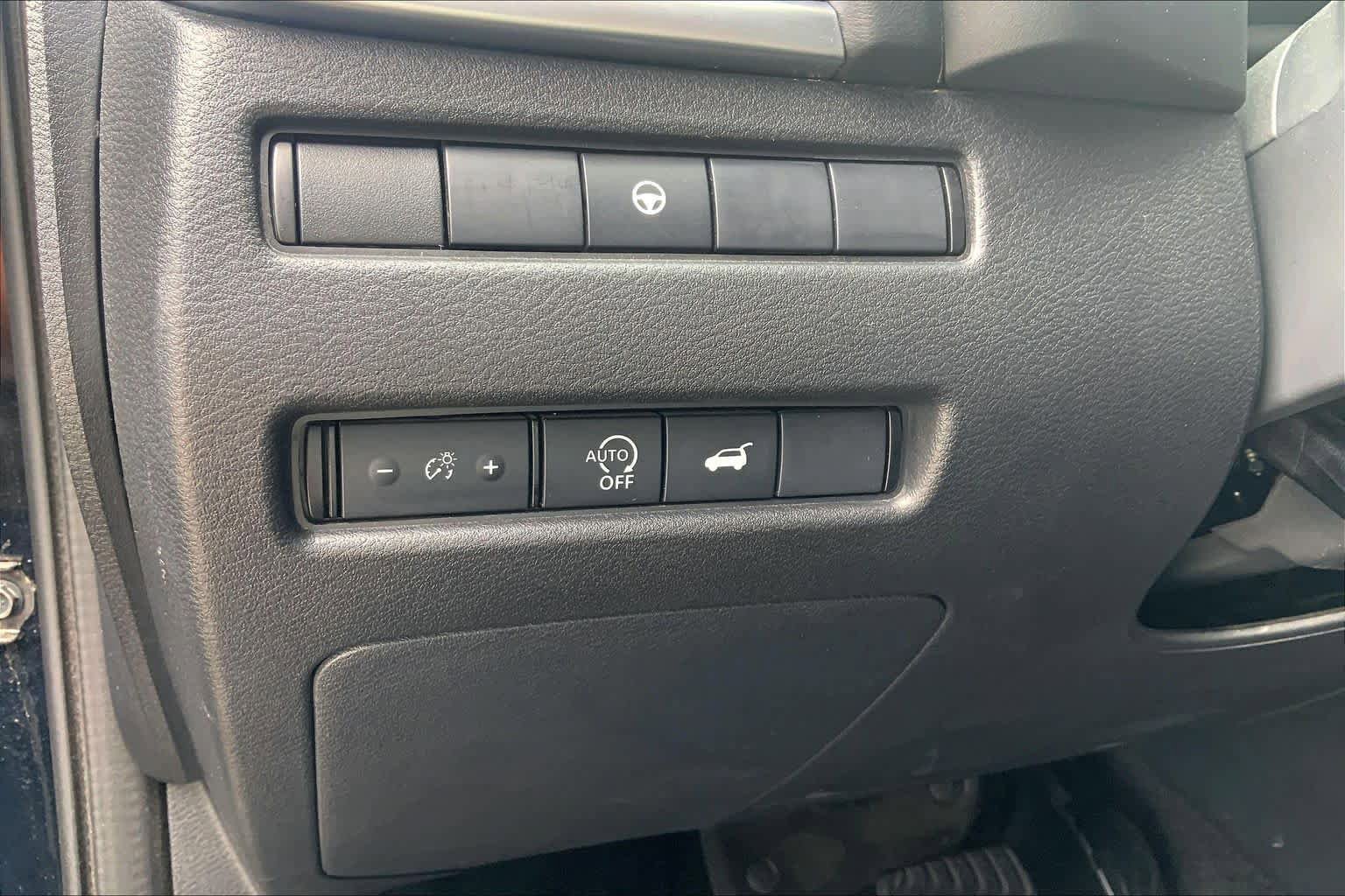 Used 2025 Nissan Rogue SV FWD image 33