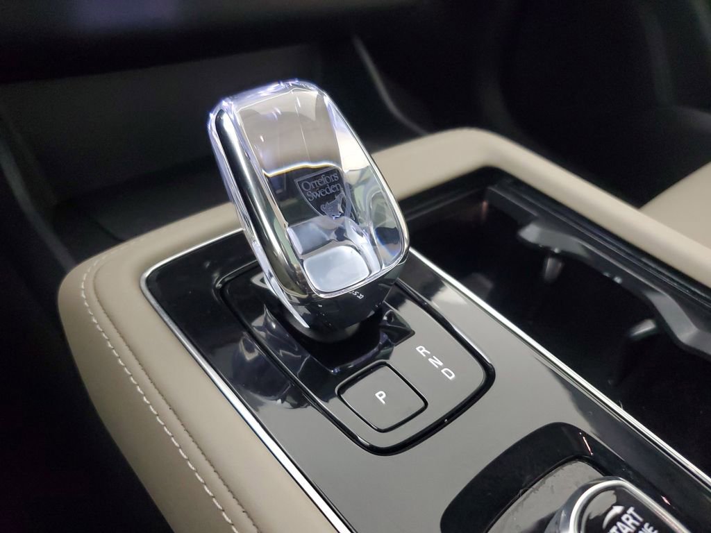 Certified 2025 Volvo XC90 B6 Core w/ Climate Package image 34