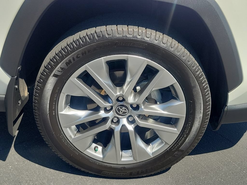 Used 2022 Toyota RAV4 XLE Premium FWD image 6