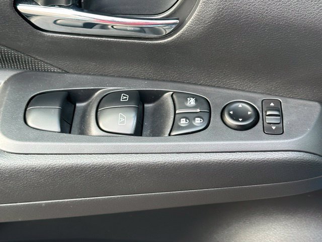 Used 2023 Nissan Kicks SV w/ Interior Electronics Package FWD image 20