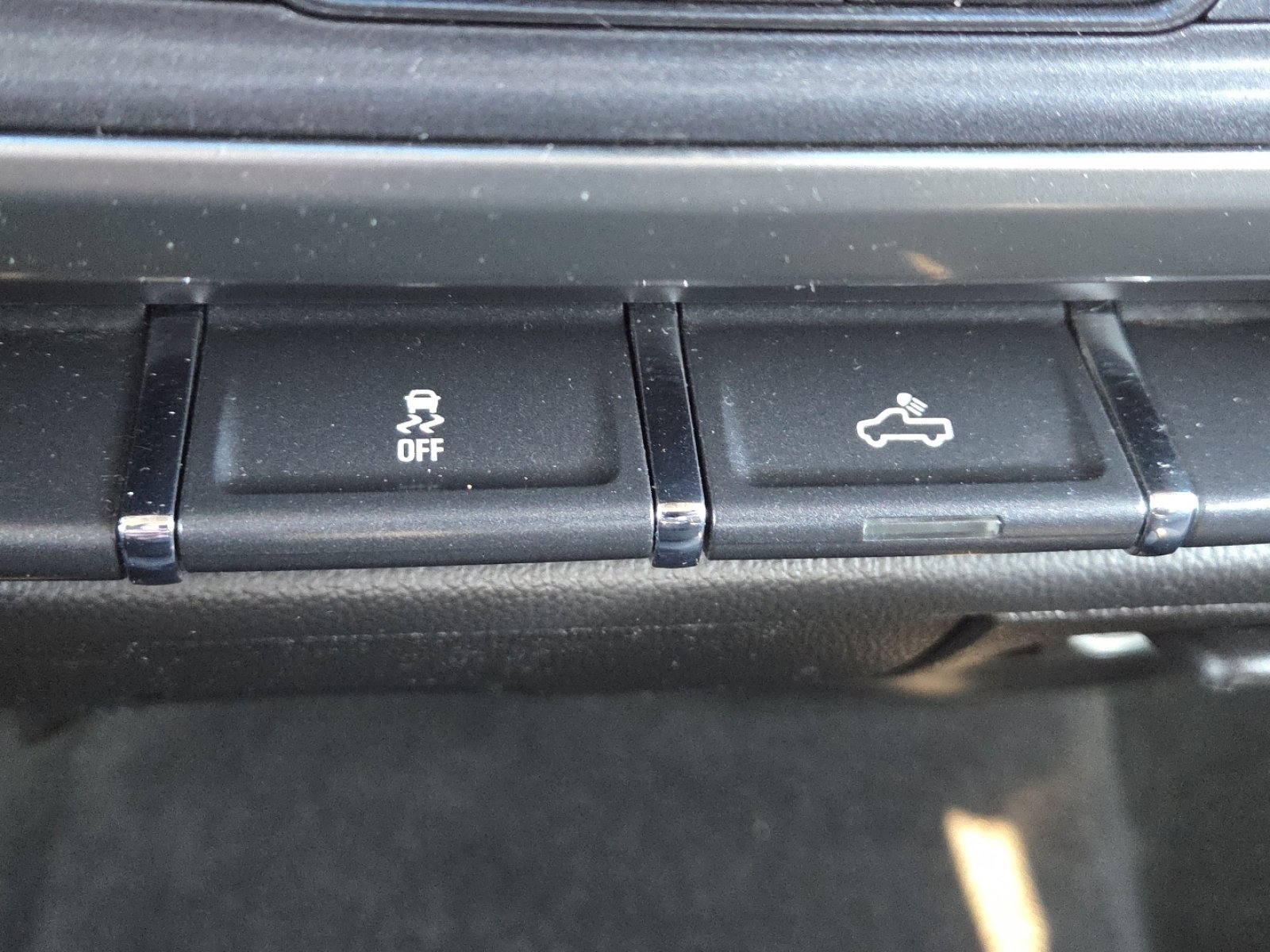 Used 2018 Chevrolet Silverado 1500 LT w/ All Star Edition image 10