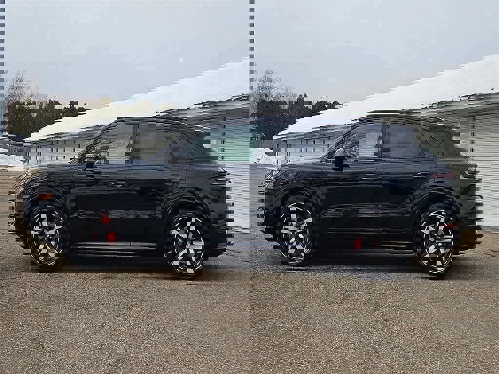 Used 2025 Porsche Cayenne S image 2