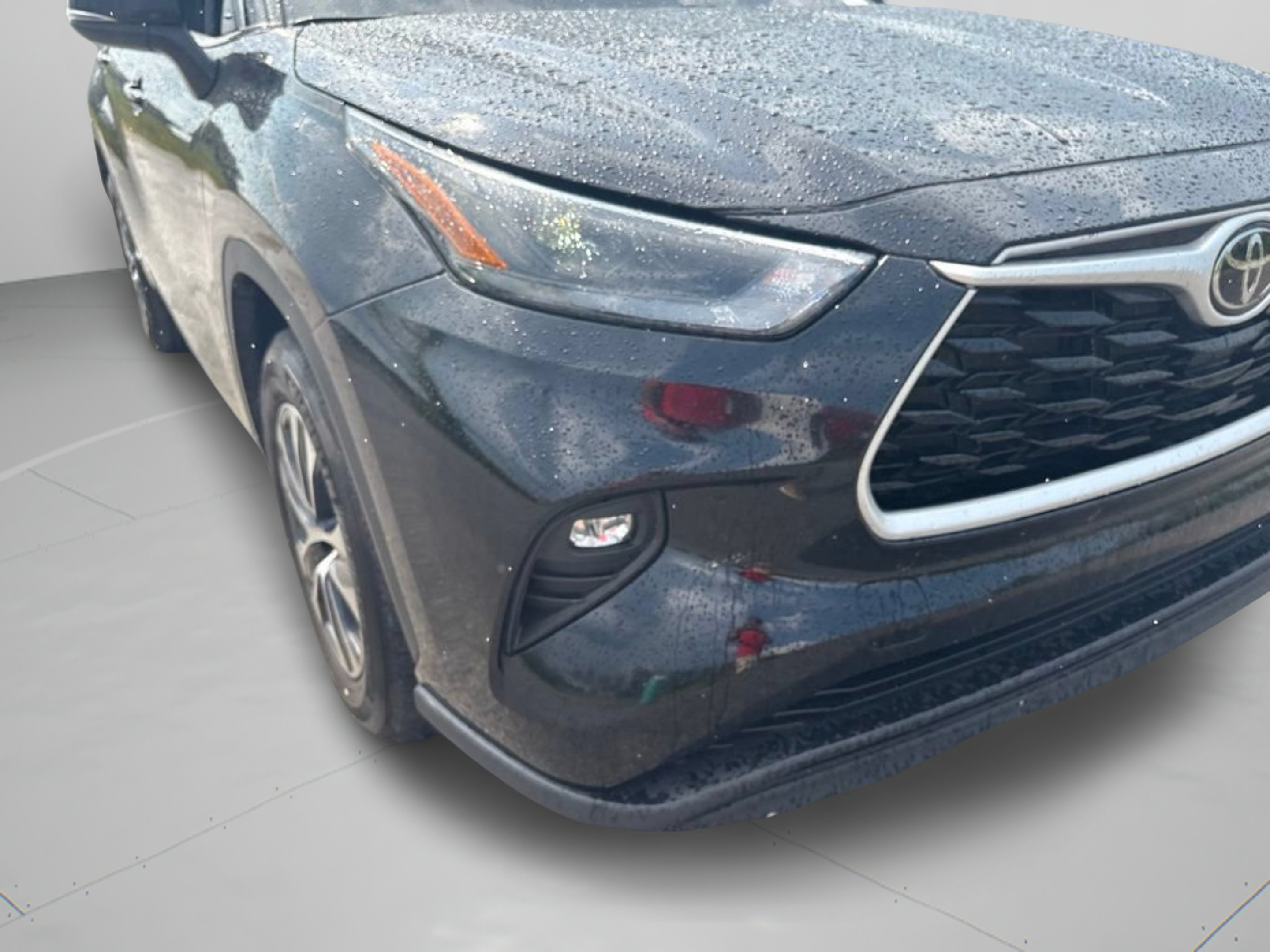 Used 2024 Toyota Highlander XLE FWD image 9