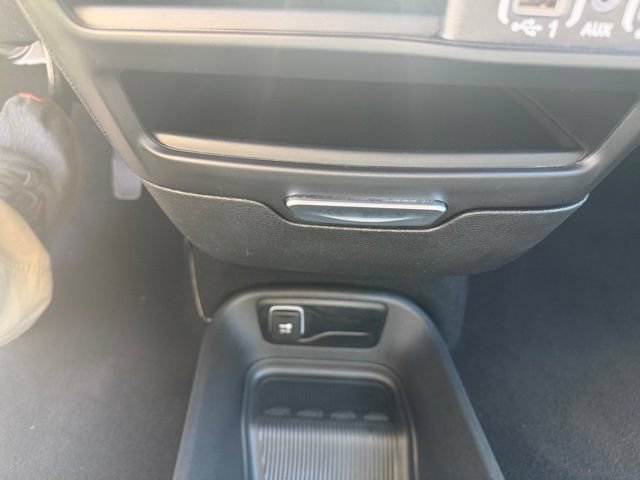 Certified 2025 Chrysler Pacifica Select FWD image 19