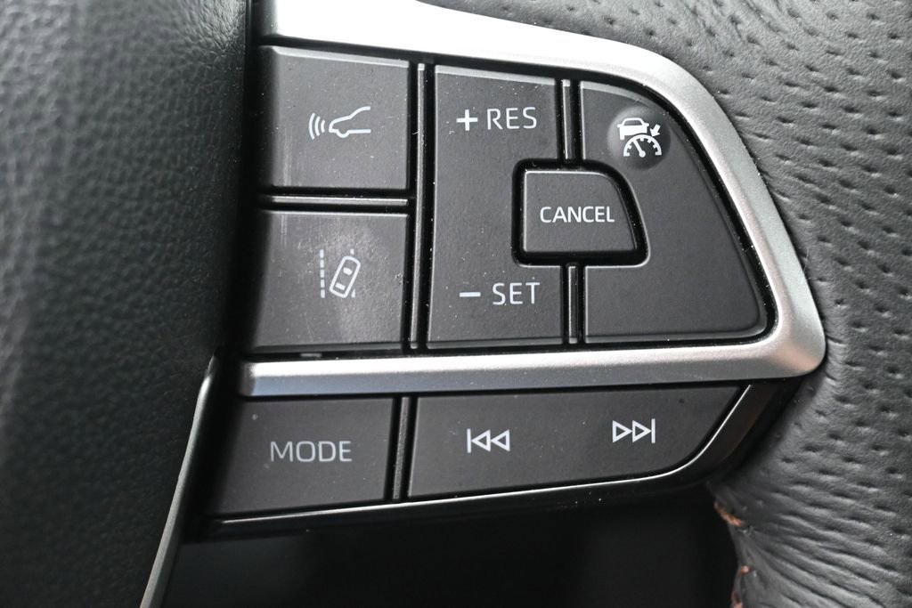Used 2025 Toyota Sienna Limited AWD/4WD image 21