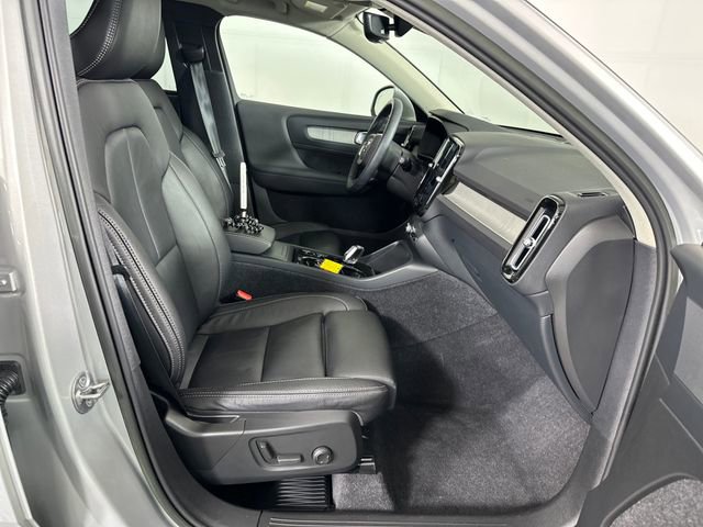 Used 2023 Volvo XC40 B5 Plus AWD/4WD image 27