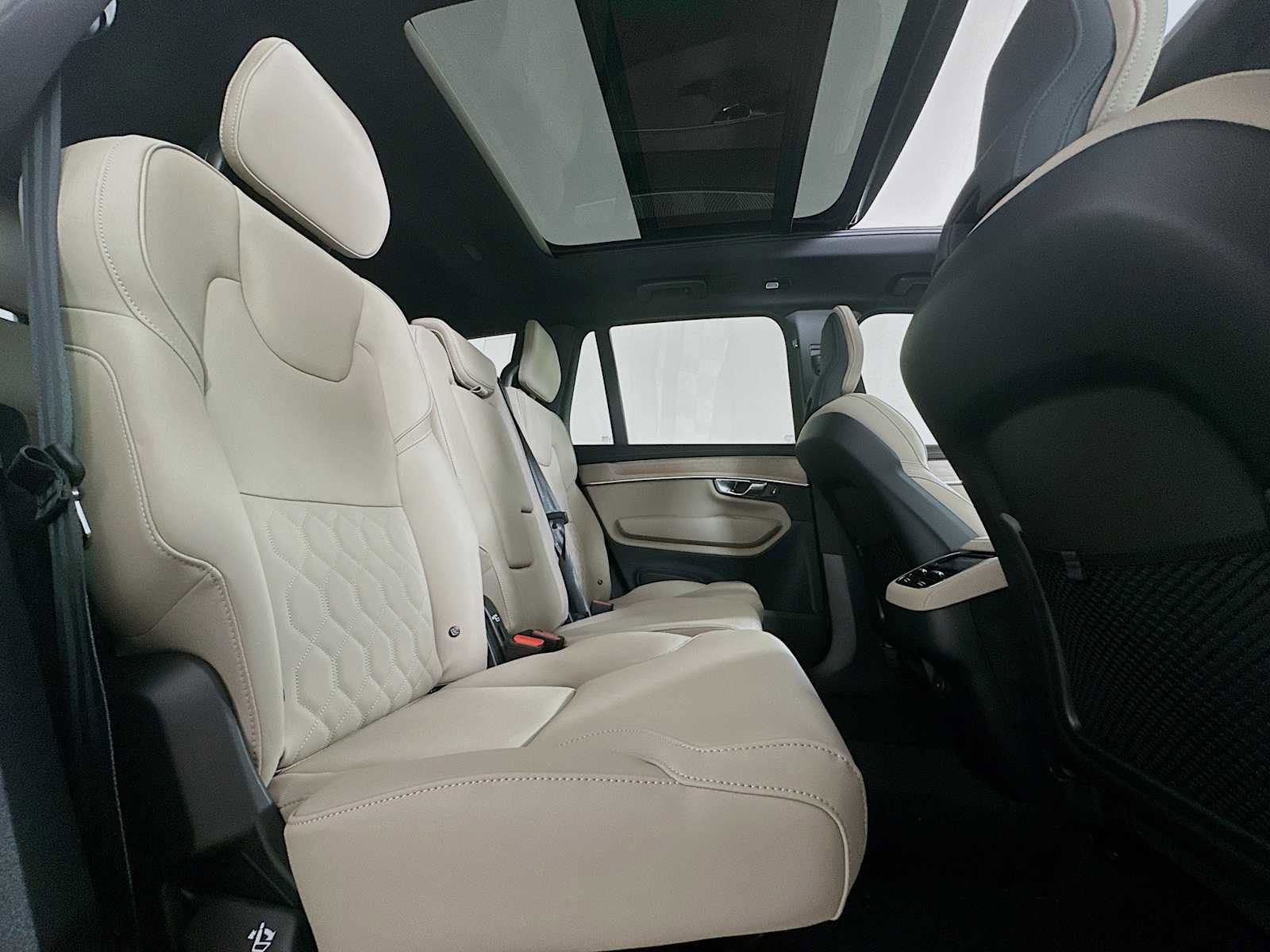 New 2026 Volvo XC90 B6 Core image 26