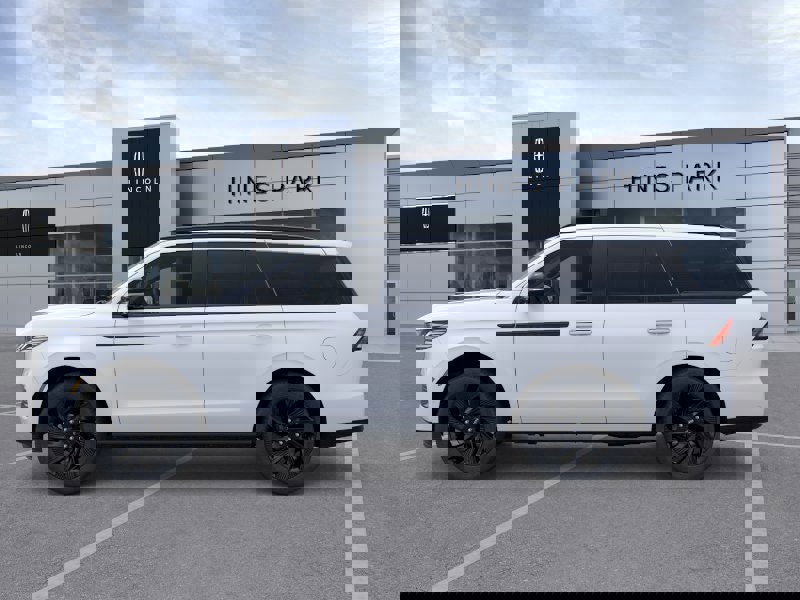 New 2026 Lincoln Navigator Reserve w/ Jet Appearance Package image 3