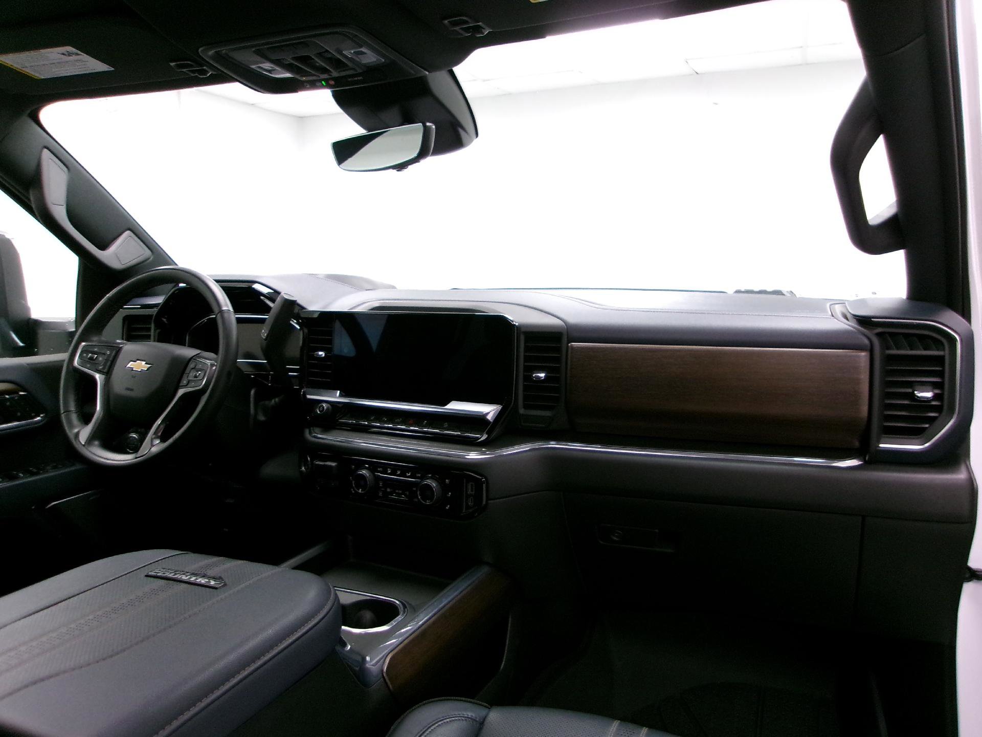 Certified 2024 Chevrolet Silverado 2500 High Country w/ Technology Package image 3