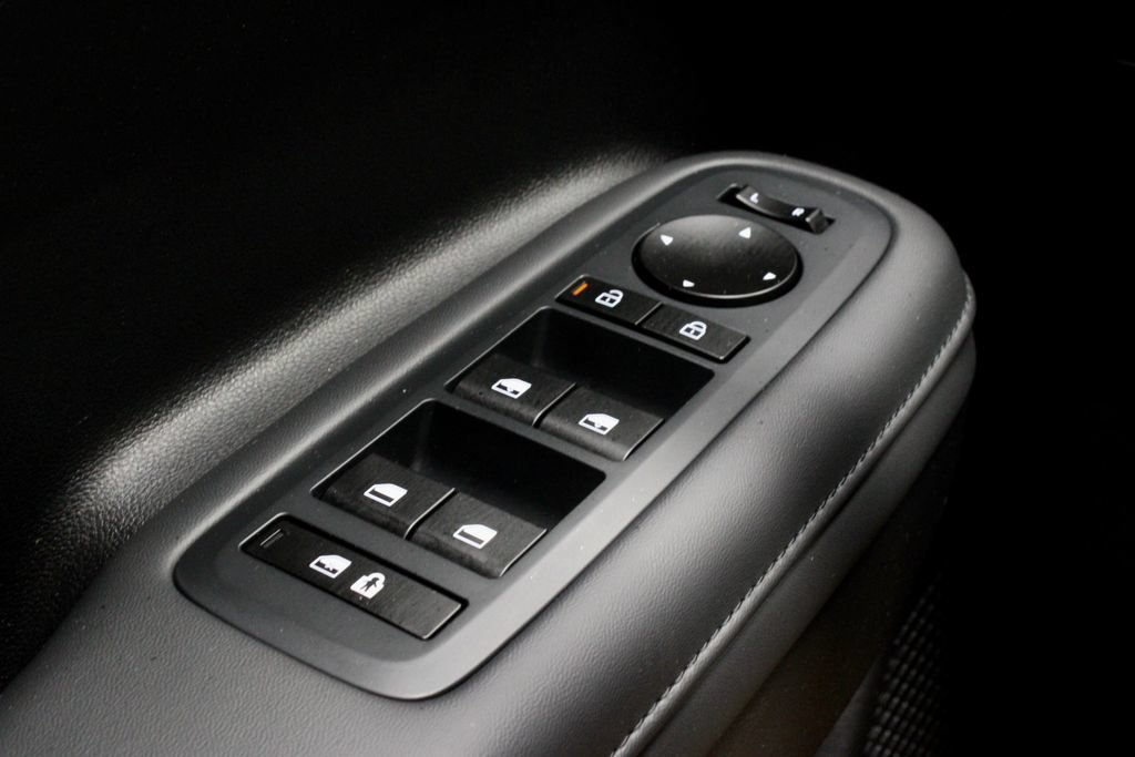 Used 2025 Hyundai Santa Fe SEL FWD image 27