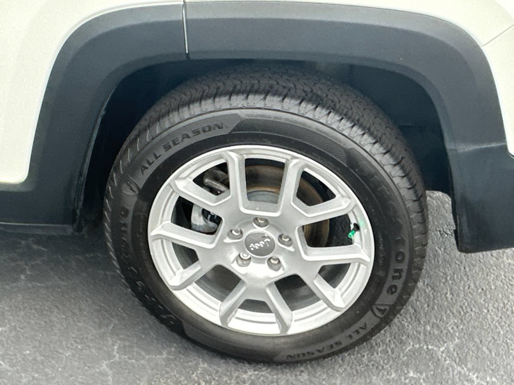 Used 2019 Jeep Renegade Latitude w/ Popular Equipment Group FWD image 19